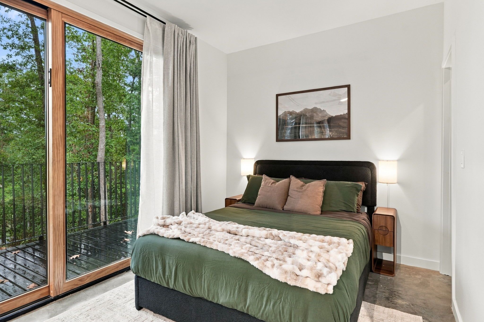Bedroom area with queen bed