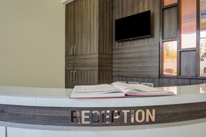 Lobby - Townhouse Poona Royal (Pune)