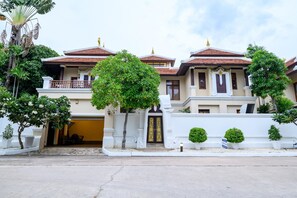 Exterior - Balinese 3BR Pool Villa with Sauna (BA3) (Pattaya)