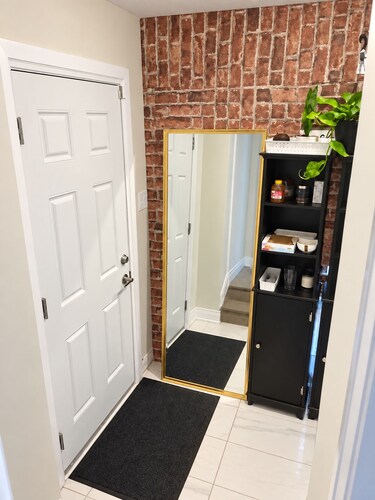 Cozy Navy Retreat-Private Ensuite