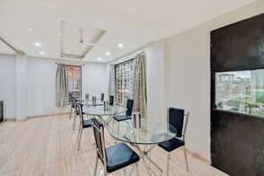 Dining - Super Hotel O Pioneer (Pune)