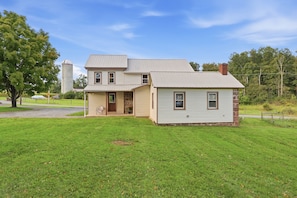 Exterior - Muddy Creek Farm Guesthouse (Denver)