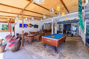 Game room - R&B hostel apartments and sports bar (Koh Samui)