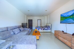 Living area - R&B hostel apartments and sports bar (Koh Samui)