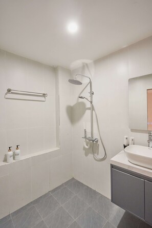 A modern bathroom with a shower, a toilet, and a sink. - Central Old Quarter: City View Balcony, Walk to Night Market (Hà Nội)