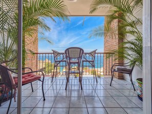 Terrace/patio - Cozy Mexican-style oceanfront apartment located 5 minutes away from Puerto Vallarta's main area. (Puerto Vallarta)