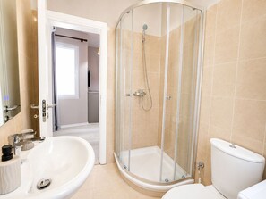 Bathroom - Sky Vista Apartment (Tiranë)