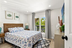 Room - 5 Stars~WALK TO BEACH from Serendipity Suites! 1-of-2  2-bed/2-ba Cottage Suites (Holmes Beach)