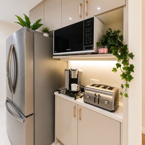 Private kitchen - Modern 4BR Home | Subway | Parking | Toronto (Toronto)