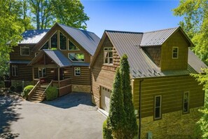 A multi-story log cabin with a porch and a covered driveway. - Boone Cabin, Hot Tub, 2 Game Rooms, Mtn Views (Boone)