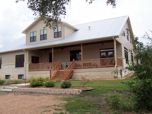 Exterior - Pretty Bed and Breakfast located within 5 miles of Round Top, (Burton)