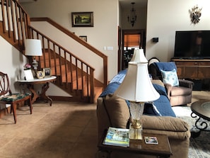 Living area - Pretty Bed and Breakfast located within 5 miles of Round Top, (Burton)