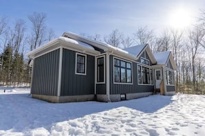 A two-story house with a large front porch and a garage. - 20 Mins to Arrowhead Family Friendly Getaway (Huntsville)
