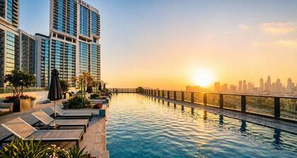 Stylish 1BR Dubai.Balcony & Skyline View