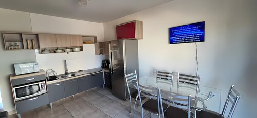 Apartment N2, with 2 bedrooms with air conditioning, barbecue and garage, 400m from the beach.