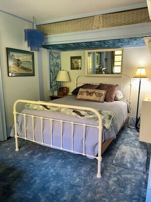 Room - Charming Warren Winter Home Near Sugarbush - Seasonal Stay (Warren)