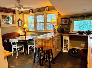 Dining - Charming Warren Winter Home Near Sugarbush - Seasonal Stay (Warren)
