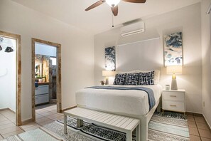 A bedroom with a bed, bedside tables, a ceiling fan, and a large window. - ⭐ Charming Bucerías Hacienda | Private Pool & Courtyard (Bucerías)
