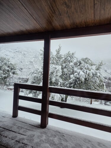 Refúgio do Valado, a cozy wooden cabin in the heart of the Serra do Marão.