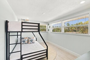 Bright bunk room with twin-over-full bed and sunny corner windows - Beachy Keen Bungalow- 2Br King/Bunk (Holmes Beach)