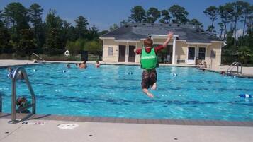 Sunny resort-style pool with clubhouse and plenty of space to unwind