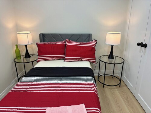 Room-cozy Private Basement Suite in Miss