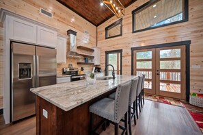 Private kitchen - Private Hot Tub, 2 Private Suites, Wooded Retreat (Broken Bow)