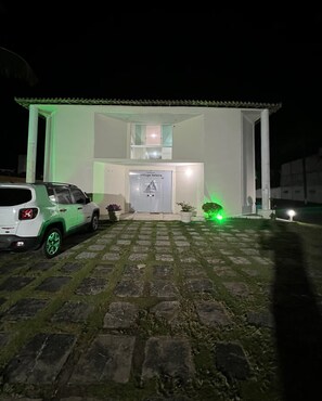 Exterior - Apartment on the 1st floor facing the sea on Guaibim beach. (Guaibim)