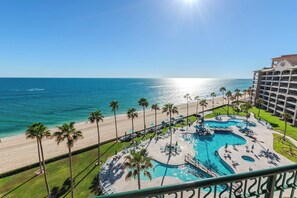 A resort with a pool area, palm trees, and a beach. - Sonoran Spa 707E 2 Bedroom 2 Bath (Puerto Peñasco)