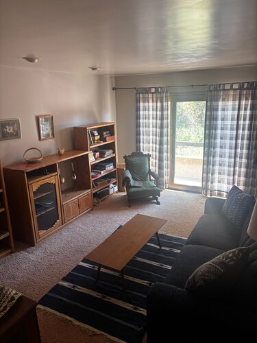 Beautiful mountain retreat at a lovely 3-bedroom home.