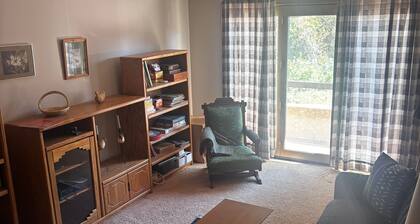 Beautiful mountain retreat at a lovely 3-bedroom home.