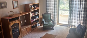 Beautiful mountain retreat at a lovely 3-bedroom home.