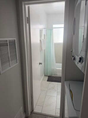 Apartment photo - Sunny 1BR/1BA in Beverly Hills (Beverly Hills)