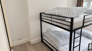 Image 4 - Ensuite Studio, Sleeps 4 with WiFi (London)