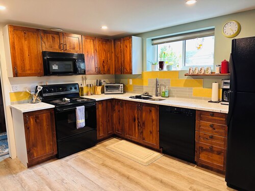 Ash Haven - Cozy Basement Suite in the Heart of Golden, BC
