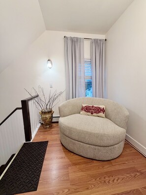 Living area - Perfect 3-bedroom apartment with AC in enjoyable Salem (Salem)
