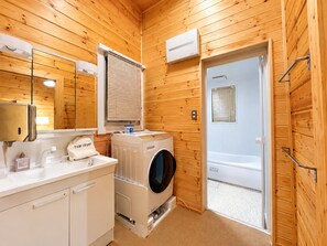 Bathroom - Sam'scamp (tanabeshi)