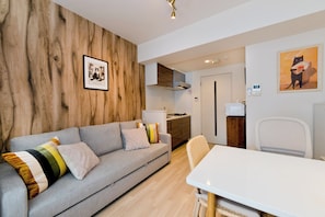 Living area - GAT Takasago Inn (Fukuoka)