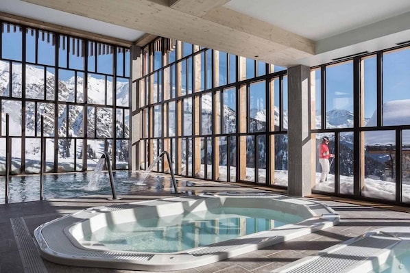 Pool - Hotel Alparena and Spa (Montvalezan)