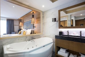 Bathroom - Hotel Alparena and Spa (Montvalezan)