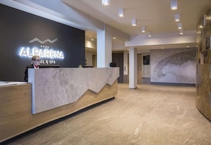 Lobby - Hotel Alparena and Spa (Montvalezan)