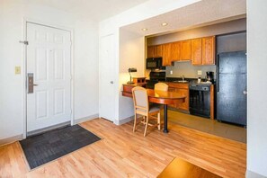 Kitchen - 1 Queen Bed | ADA/Tub/Non-Smoking (Greensboro)