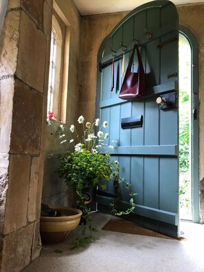 A blue door with a mailbox and a hanging bag. - Castle in the Cotswolds (Shipston On Stour)