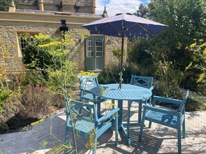 Outdoor dining - Castle in the Cotswolds (Shipston On Stour)
