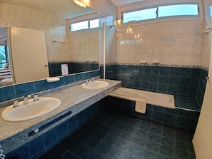 Bathroom - Hotel Distrito (Villa Carlos Paz)