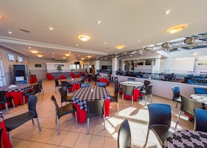 Dining - Hotel Distrito (Villa Carlos Paz)