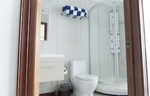 Bathroom - Belize Dive Haven (Turneffe Islands)