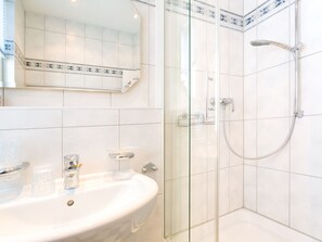 Bathroom - No. 7 in Villa Strandburg (Binz)