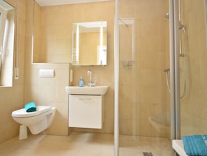 Bathroom - Holiday Apartment With 2 Bedrooms (Norden)