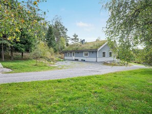 A house with a grassy yard and a gravel driveway. - Backa Gård by Interhome (Lur)